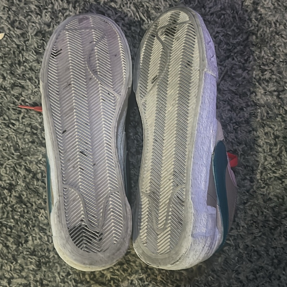 Nike
x sacai x Kaws Blazer Low "Reed" sneakers. Size 10. - Picture 7 of 7
